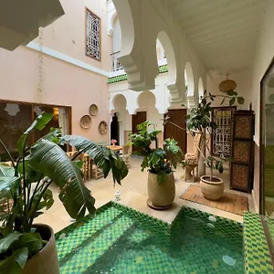 3* رياد مونرياد